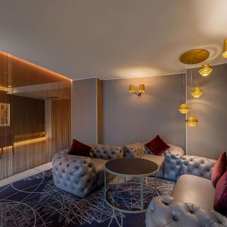 Doubletree By Hilton Yerevan City Centre Екстериор снимка