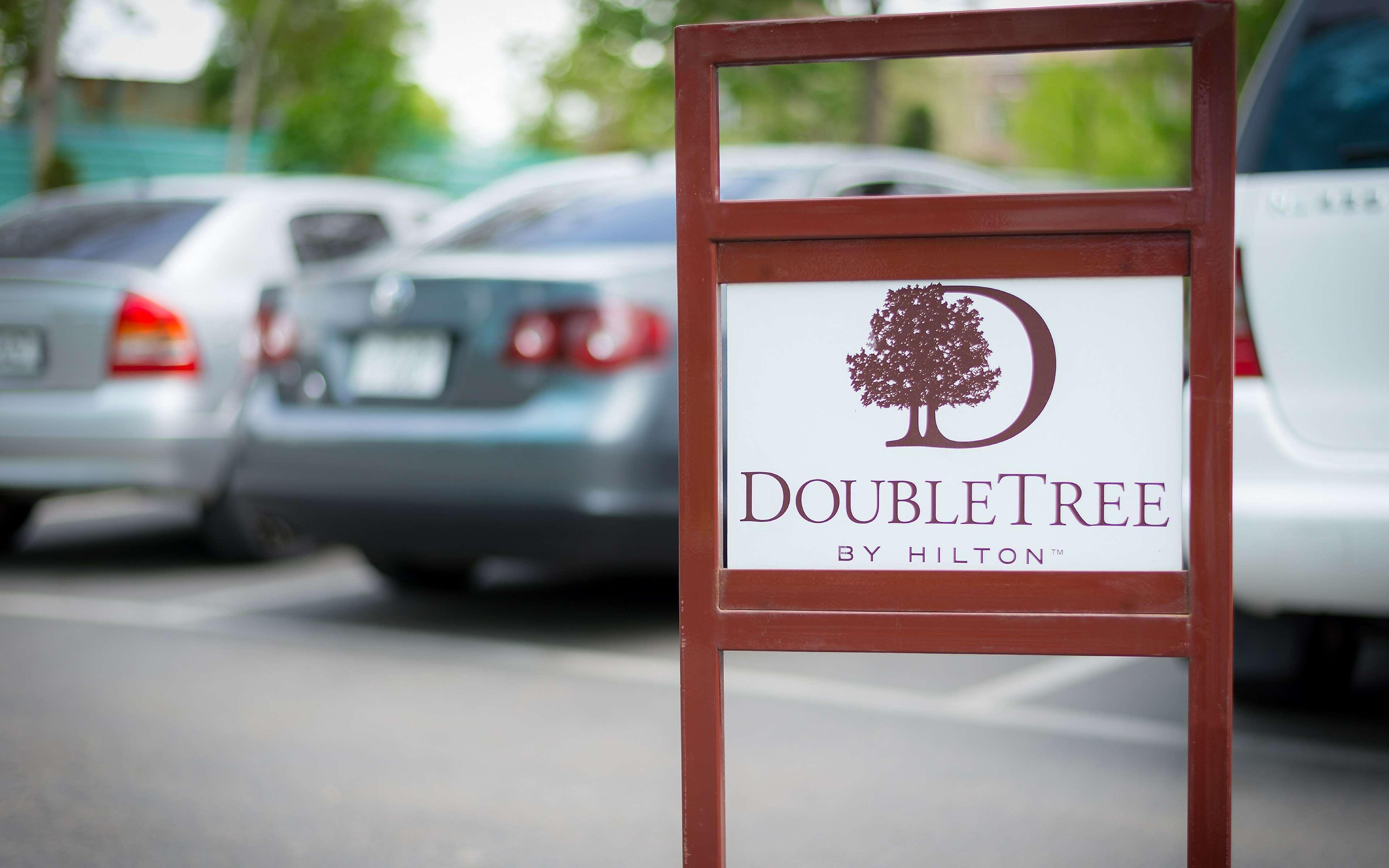 Doubletree By Hilton Yerevan City Centre Екстериор снимка