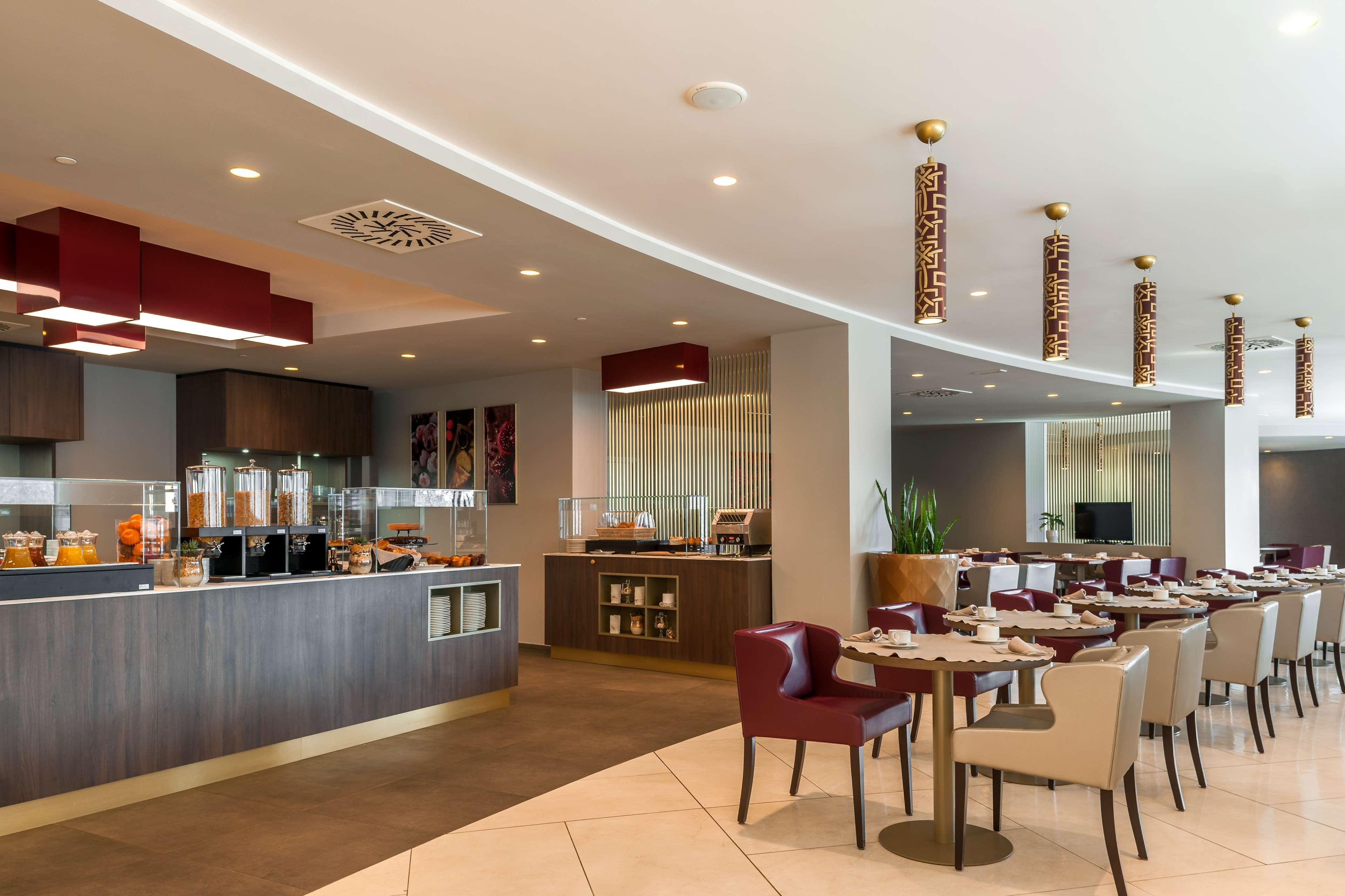 Doubletree By Hilton Yerevan City Centre Екстериор снимка
