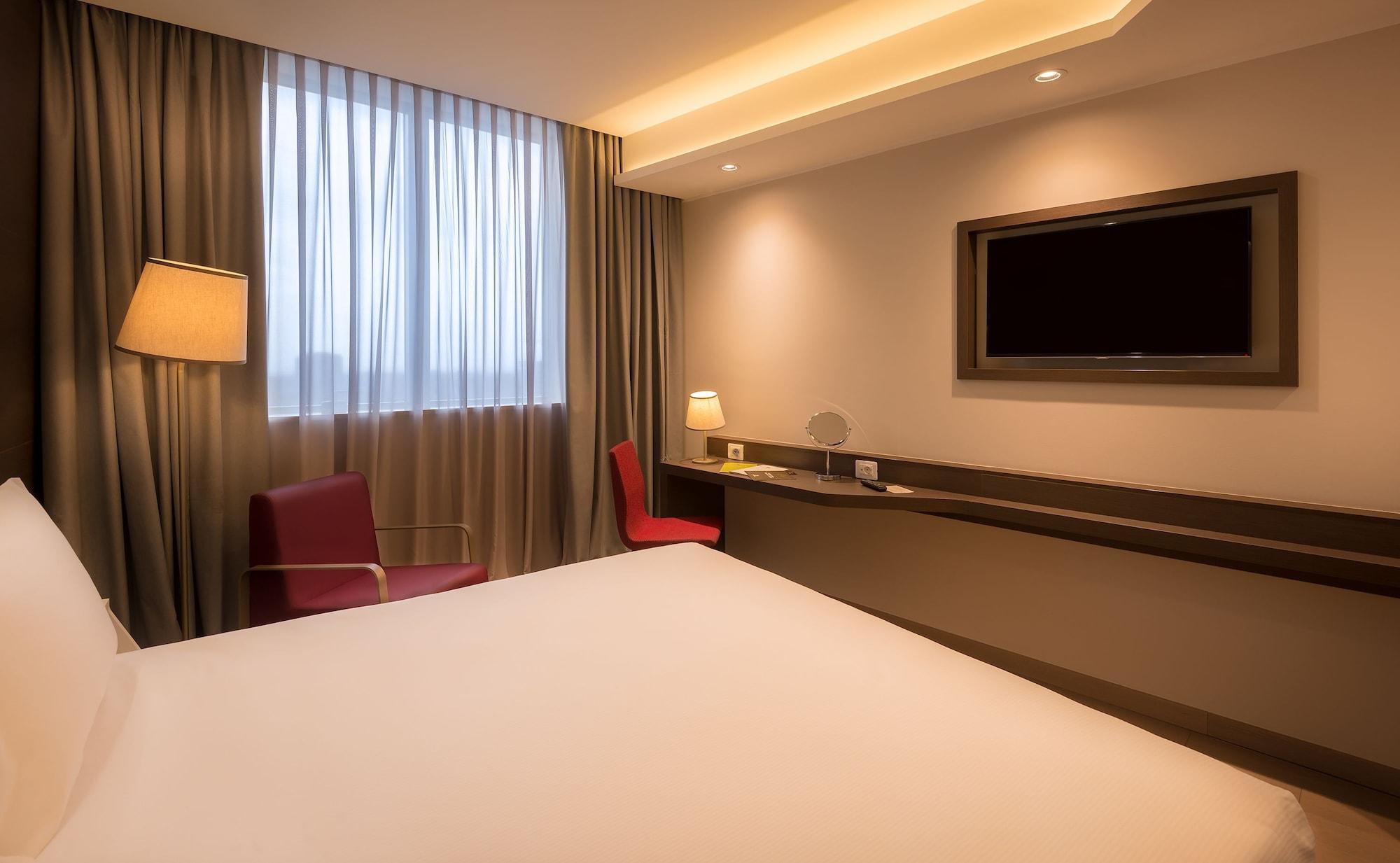 Doubletree By Hilton Yerevan City Centre Екстериор снимка