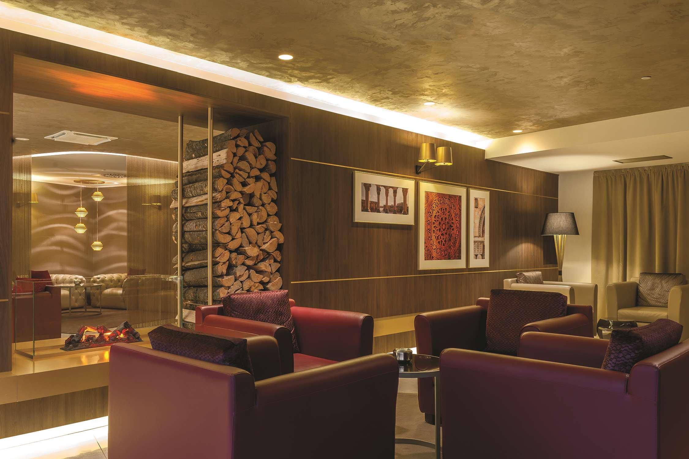 Doubletree By Hilton Yerevan City Centre Екстериор снимка
