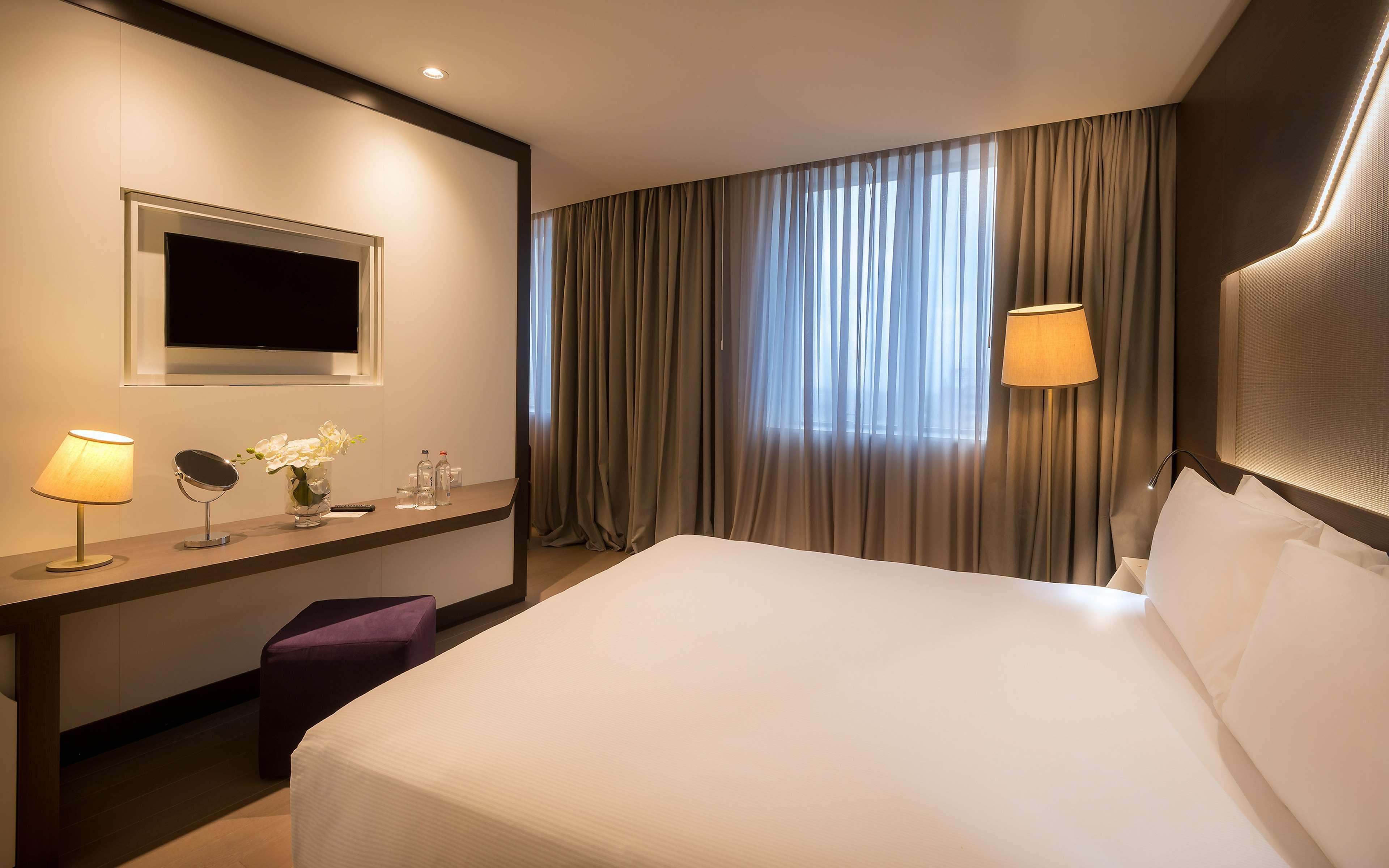 Doubletree By Hilton Yerevan City Centre Екстериор снимка