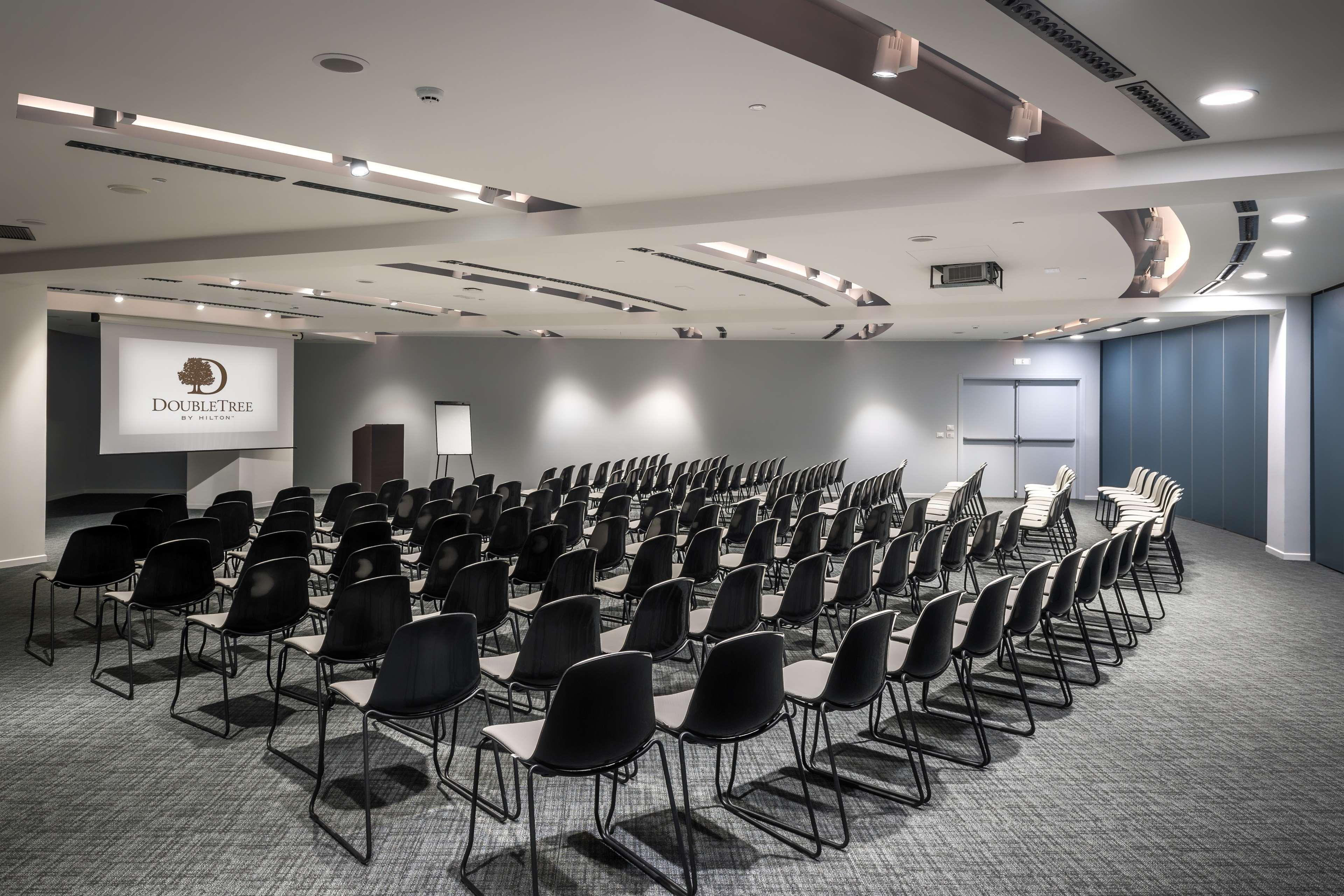 Doubletree By Hilton Yerevan City Centre Екстериор снимка