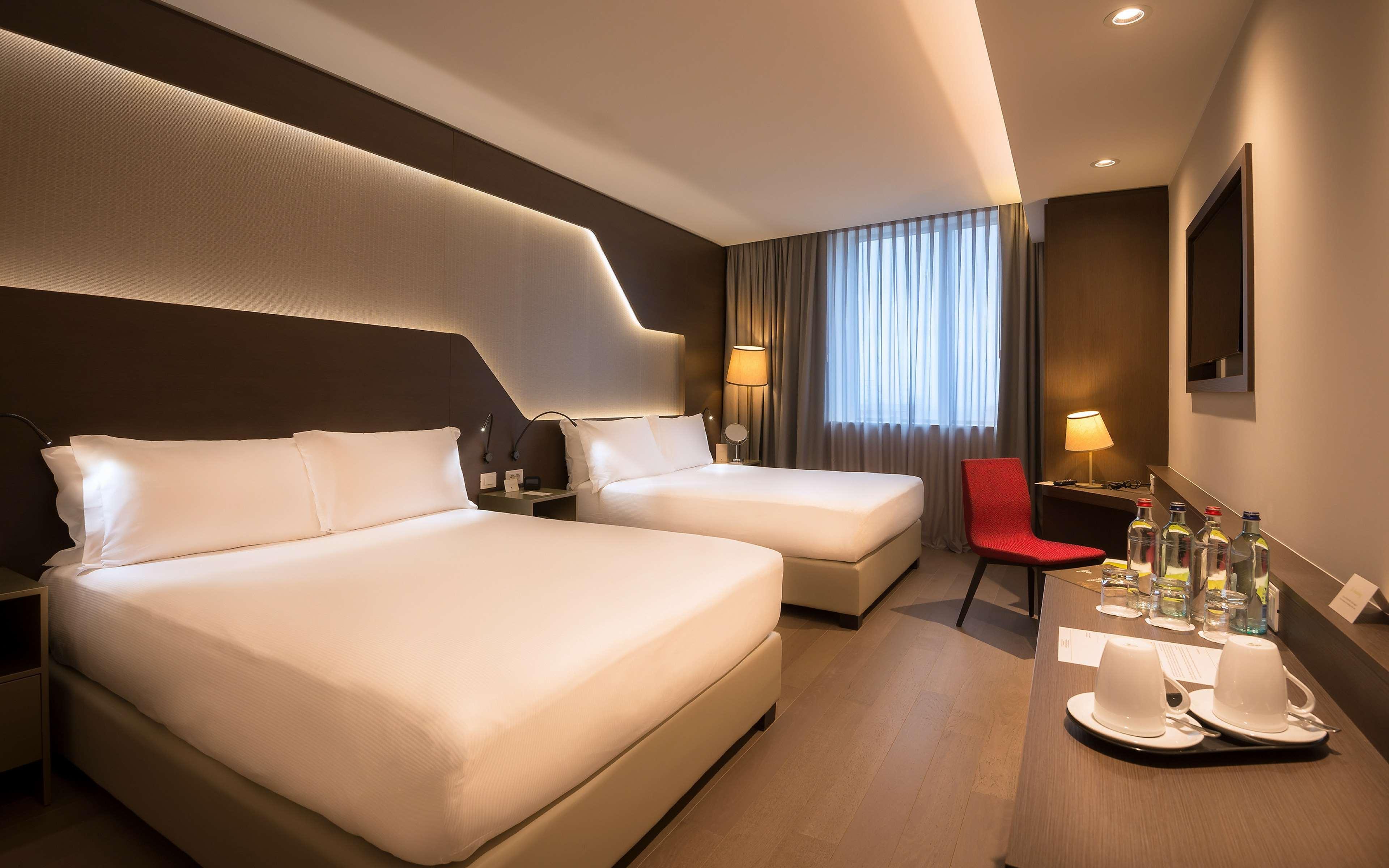 Doubletree By Hilton Yerevan City Centre Екстериор снимка