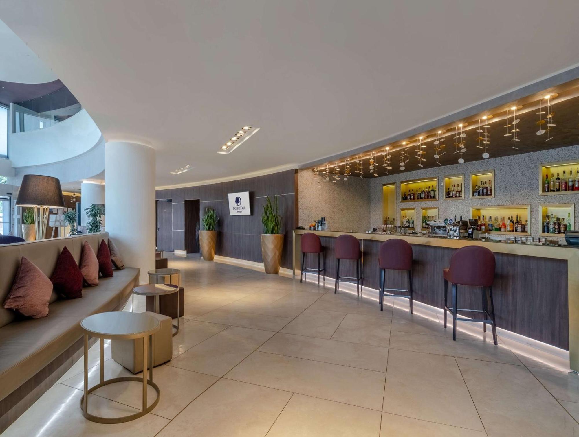 Doubletree By Hilton Yerevan City Centre Екстериор снимка