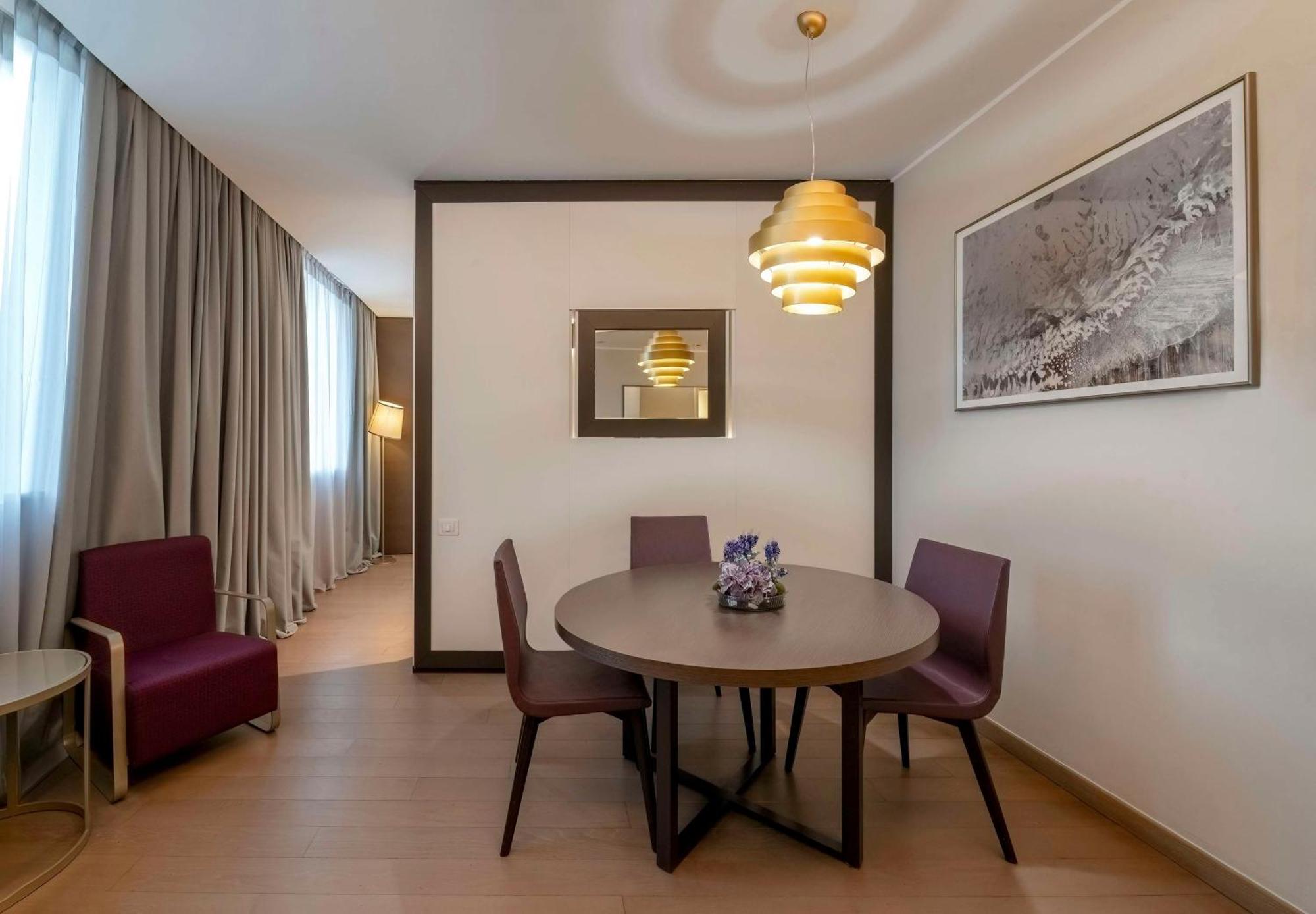 Doubletree By Hilton Yerevan City Centre Екстериор снимка