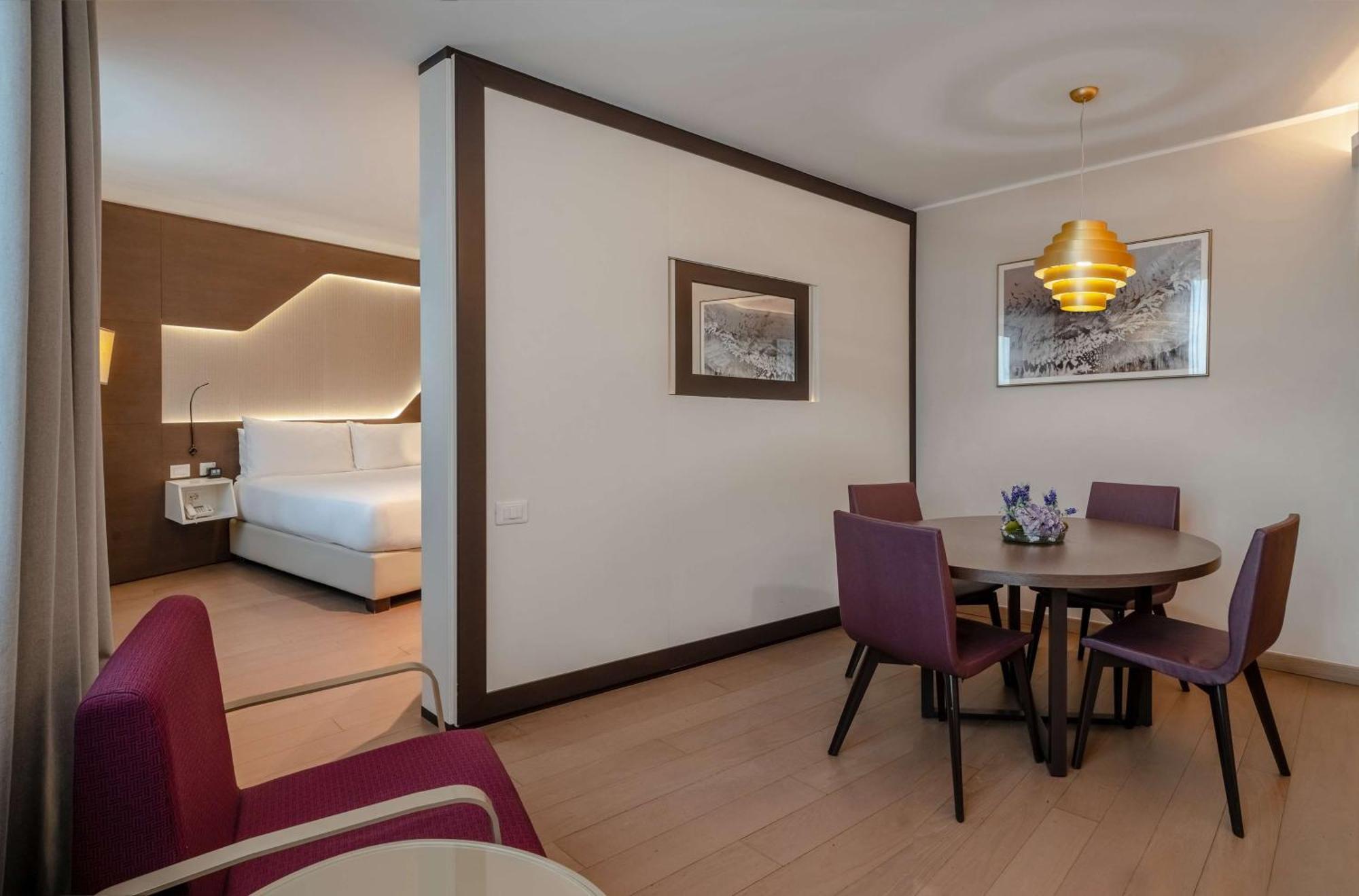 Doubletree By Hilton Yerevan City Centre Екстериор снимка