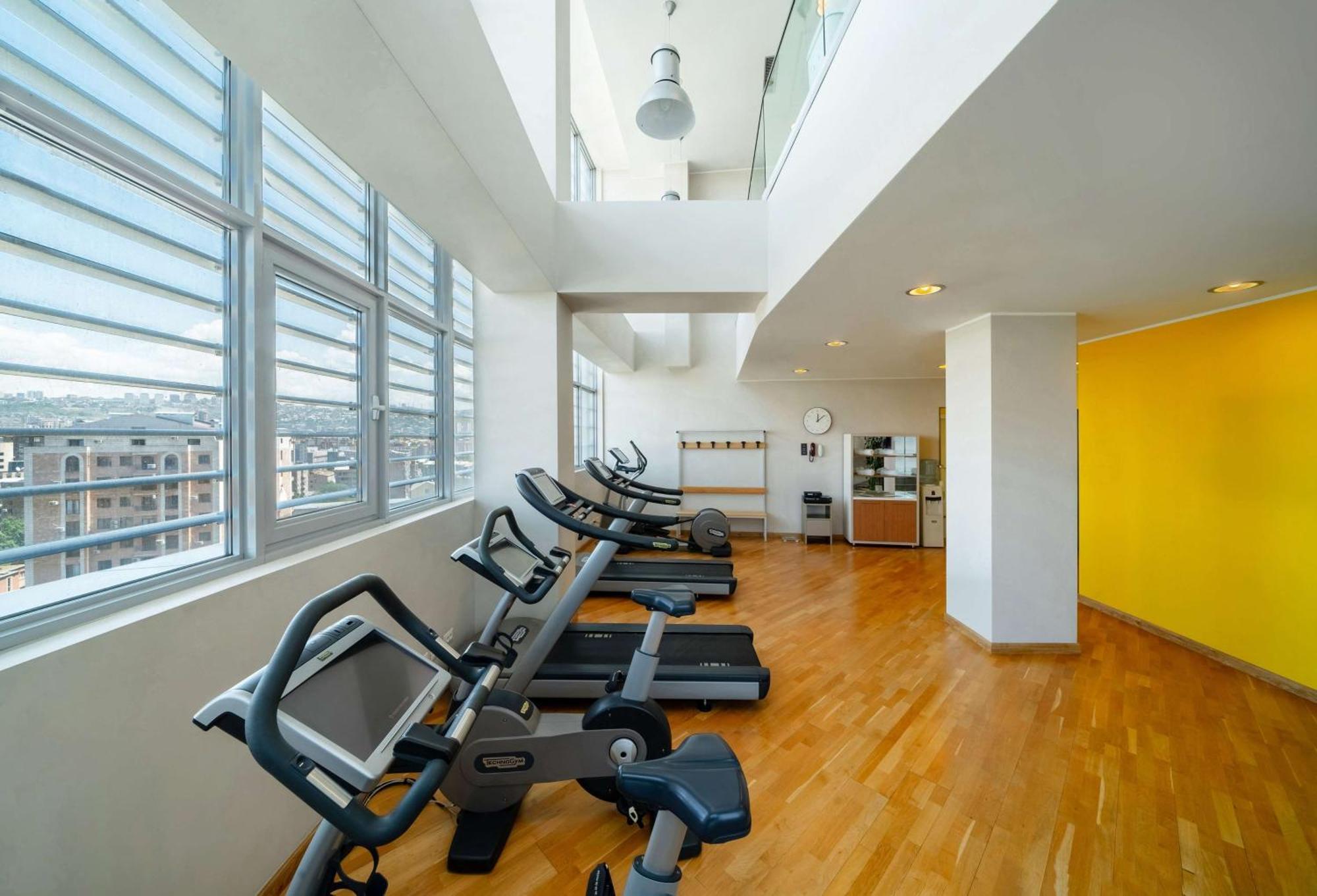 Doubletree By Hilton Yerevan City Centre Екстериор снимка