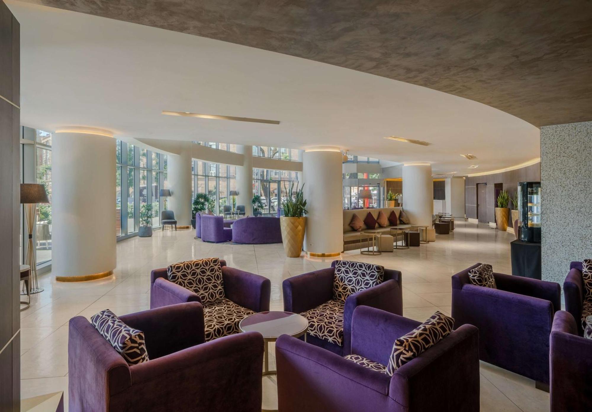 Doubletree By Hilton Yerevan City Centre Екстериор снимка