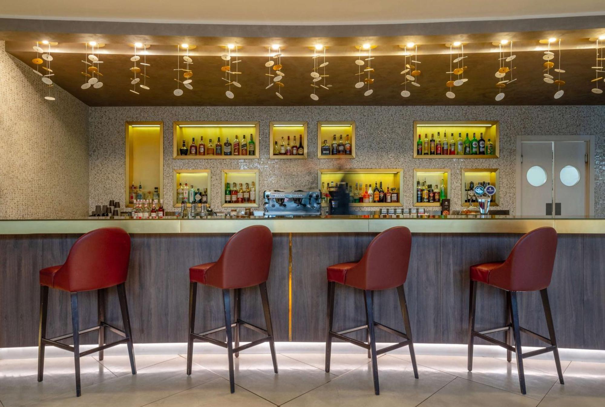 Doubletree By Hilton Yerevan City Centre Екстериор снимка