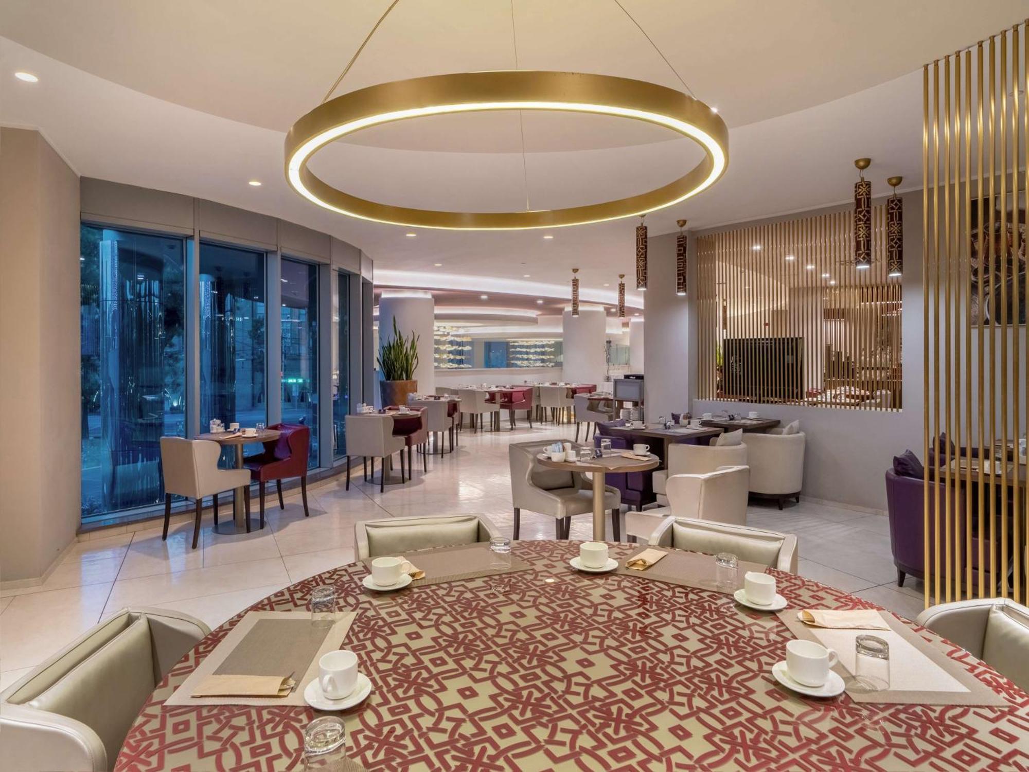 Doubletree By Hilton Yerevan City Centre Екстериор снимка