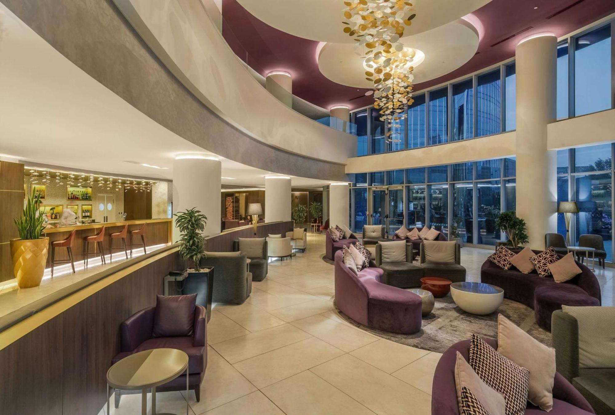 Doubletree By Hilton Yerevan City Centre Екстериор снимка