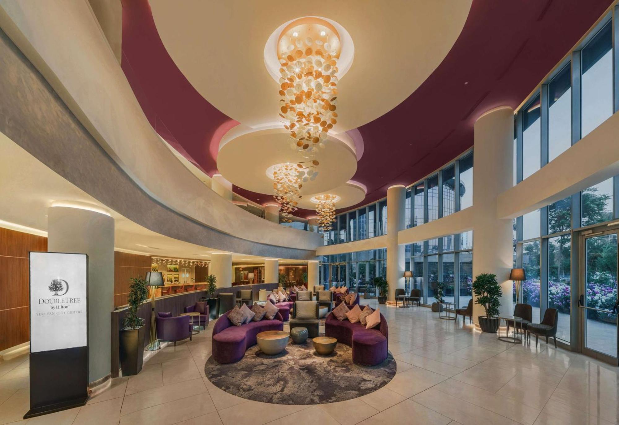 Doubletree By Hilton Yerevan City Centre Екстериор снимка