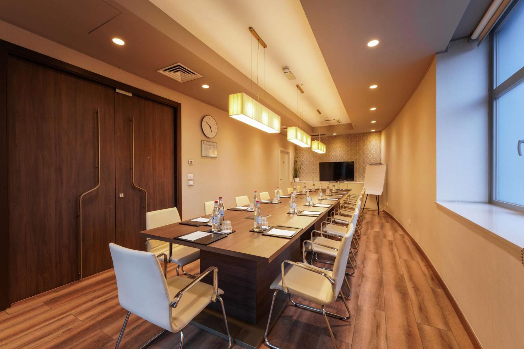Doubletree By Hilton Yerevan City Centre Екстериор снимка