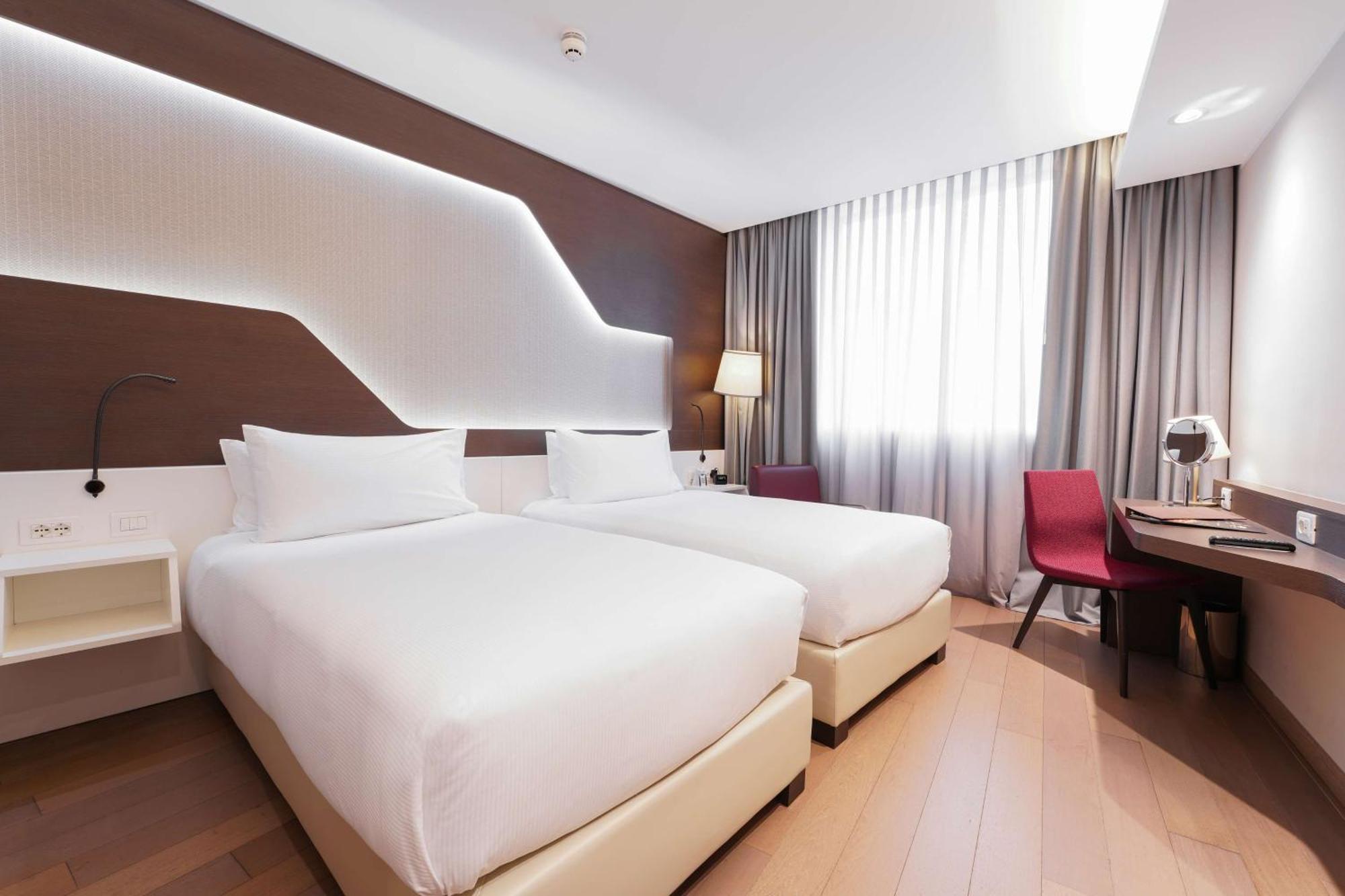 Doubletree By Hilton Yerevan City Centre Екстериор снимка
