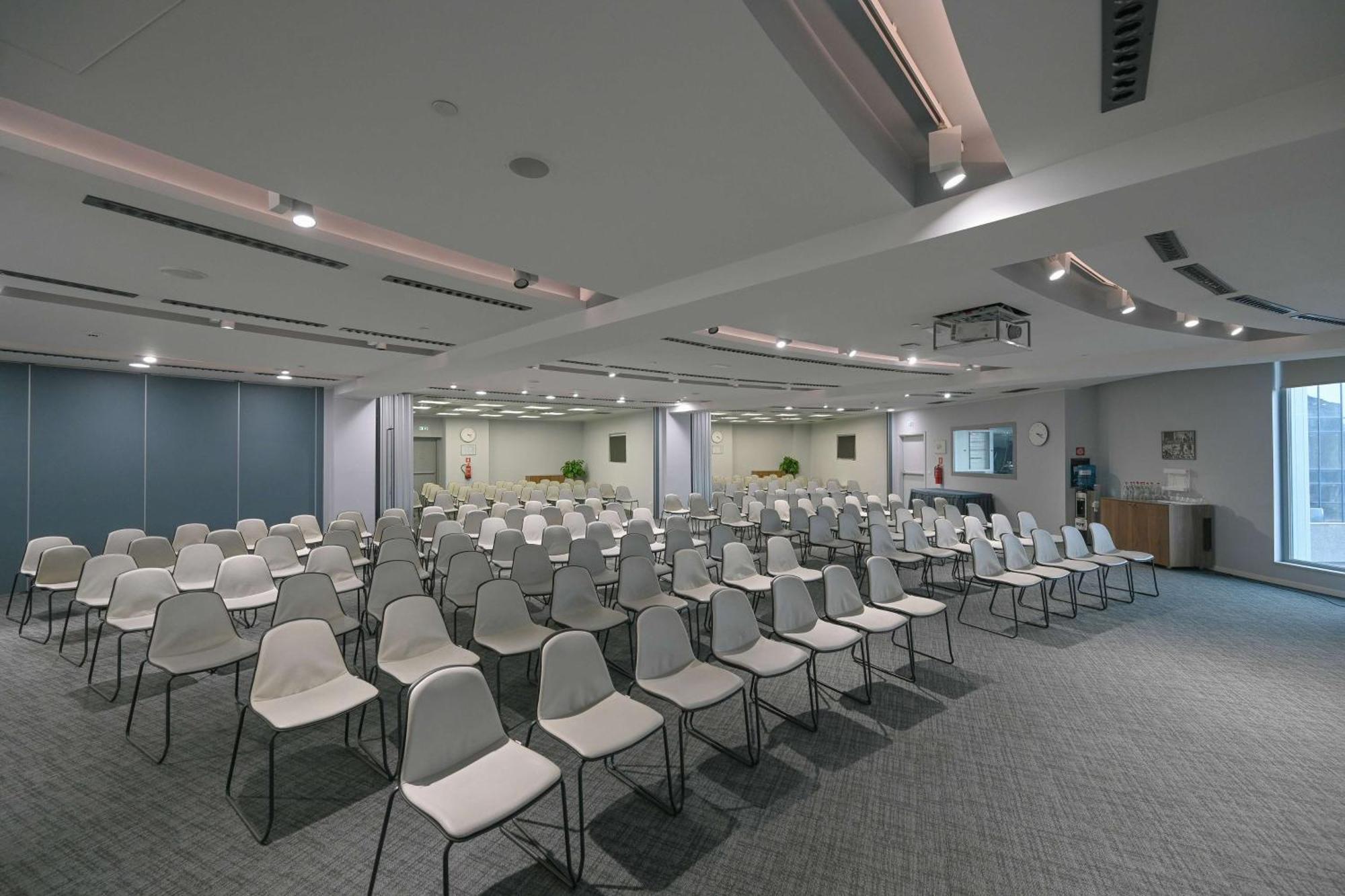 Doubletree By Hilton Yerevan City Centre Екстериор снимка