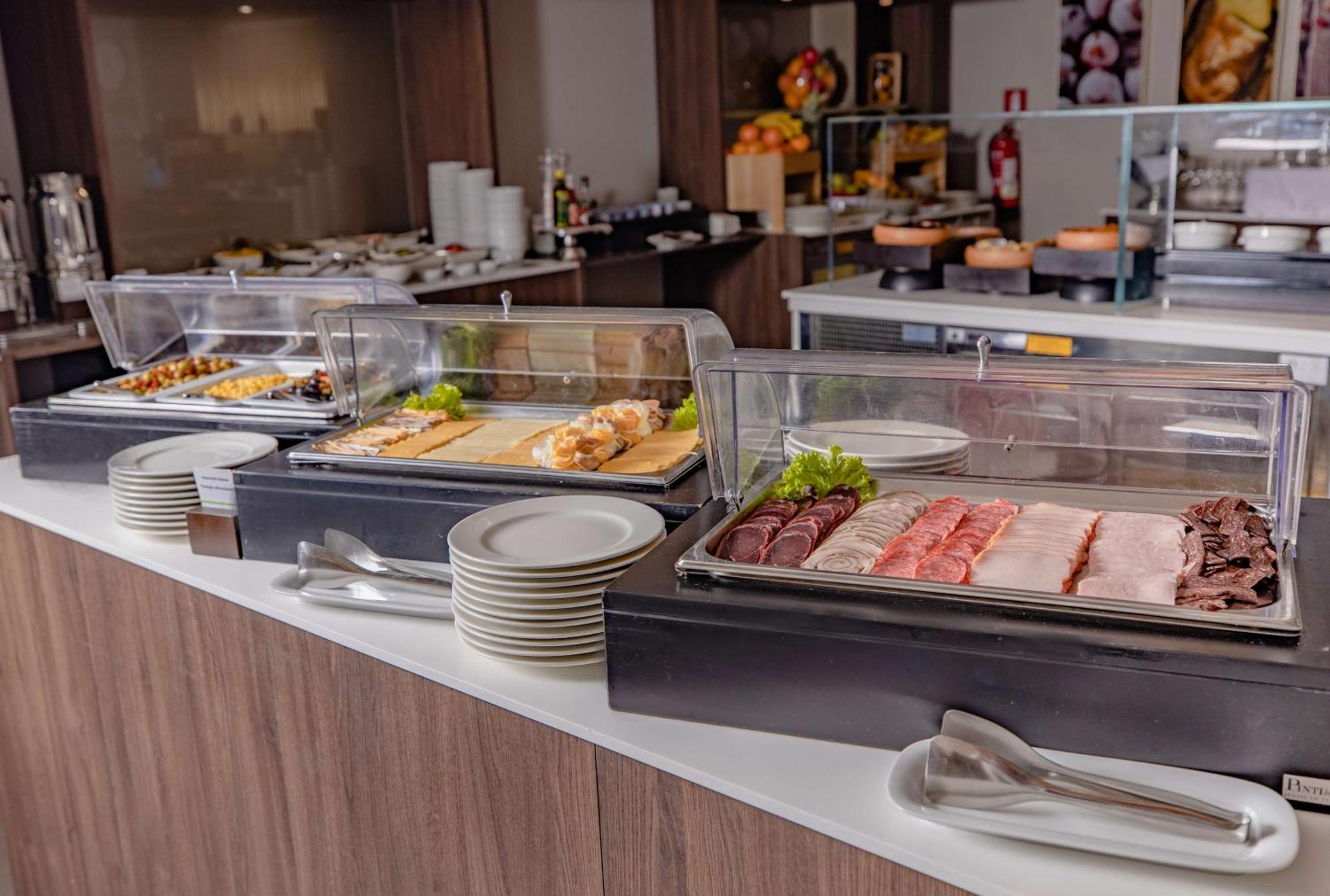 Doubletree By Hilton Yerevan City Centre Екстериор снимка